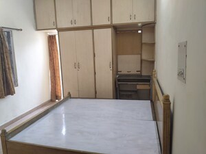 Room in 2 BHK Apartment at Shalimar Bagh – for Rent