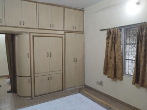Room in 2 BHK Apartment at Shalimar Bagh – for Rent