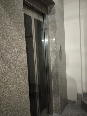 Building Lobby in 2 BHK Builder Floor at Sector 40 – for Rent