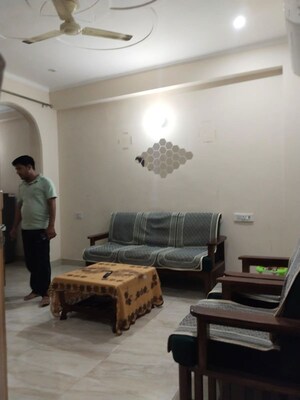Living Room in 2 BHK Builder Floor at Sector 40 – for Rent