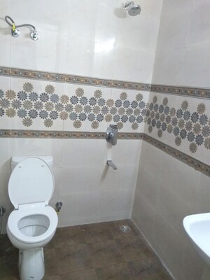 Team Area in 1 BHK Builder Floor at Sushant Lok 3, Sector 57 – for Rent