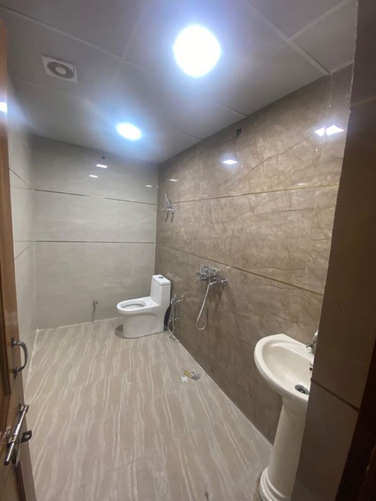 Bathroom, mcc-signature-heights 3 Bedroom 1500 Sq.Ft. Apartment In Raj Nagar Extension Ghaziabad 10727486