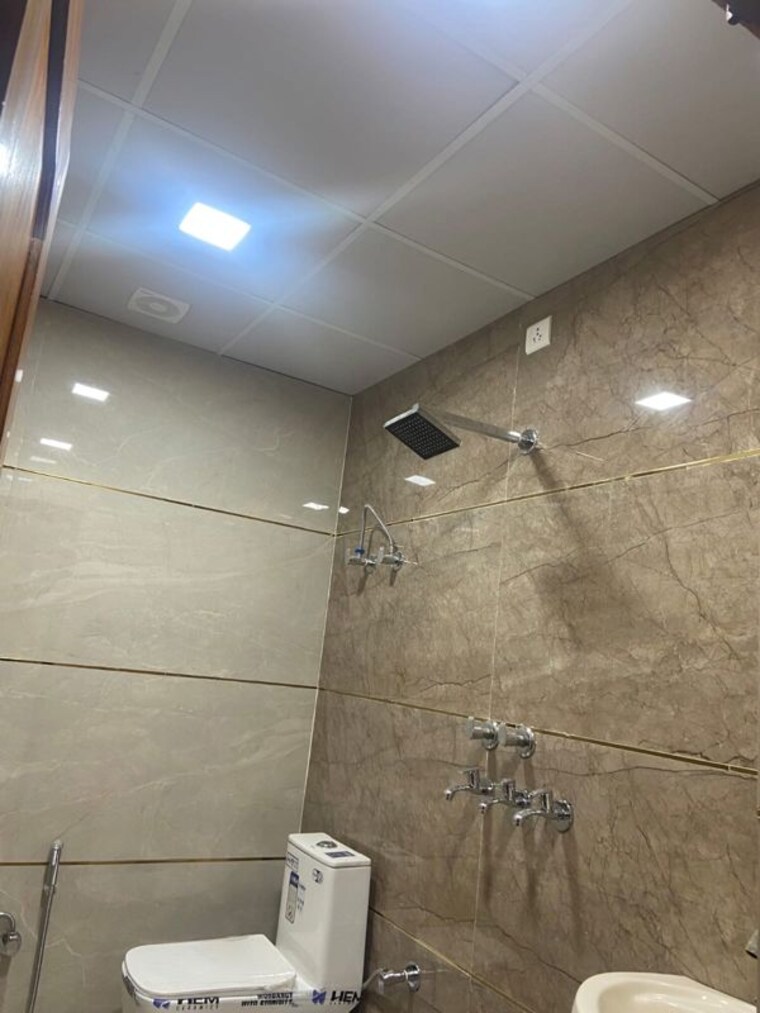 Bathroom, mcc-signature-heights 3 Bedroom 1500 Sq.Ft. Apartment In Raj Nagar Extension Ghaziabad 10727486