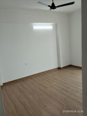 Room in 3 BHK Apartment at Tulip Yellow, Sector 69 – for Rent