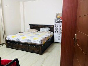 Bedroom in 2 BHK Builder Floor at Sector 52 – for Rent