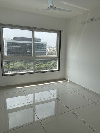 1 Rk  +  700 Sq.Ft. Apartment in Silver Oak