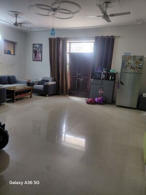 Living Room in 2 BHK Builder Floor at Sector 15 – for Rent