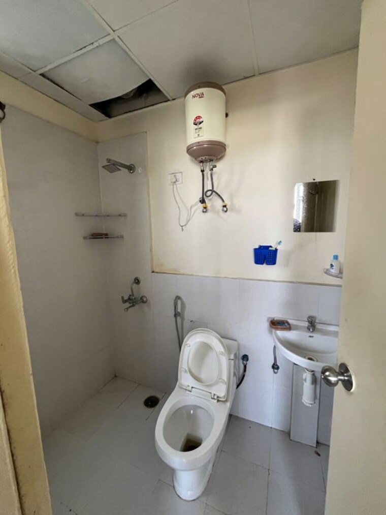 Bathroom, pyramid-fusion-homes 2 Bedroom 698 Sq.Ft. Apartment In Sector 70a Gurgaon 10727656