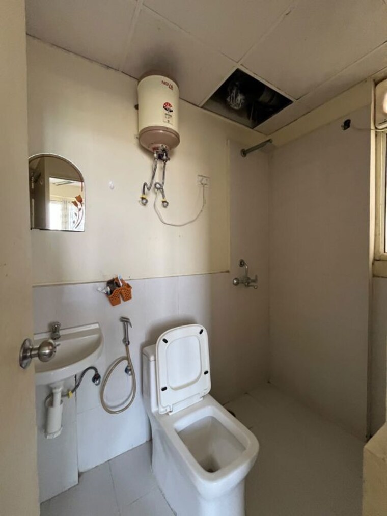 Bathroom, pyramid-fusion-homes 2 Bedroom 698 Sq.Ft. Apartment In Sector 70a Gurgaon 10727656