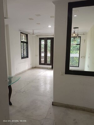 3 BHK Builder Floor For Rent in Sarvapriya Vihar