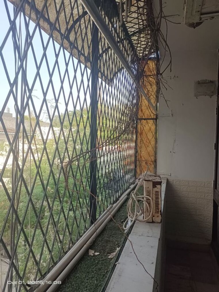Balcony, sarvapriya vihar 3 Bedroom 200 Sq.Yd. Builder Floor In Sarvapriya Vihar Delhi 10727714