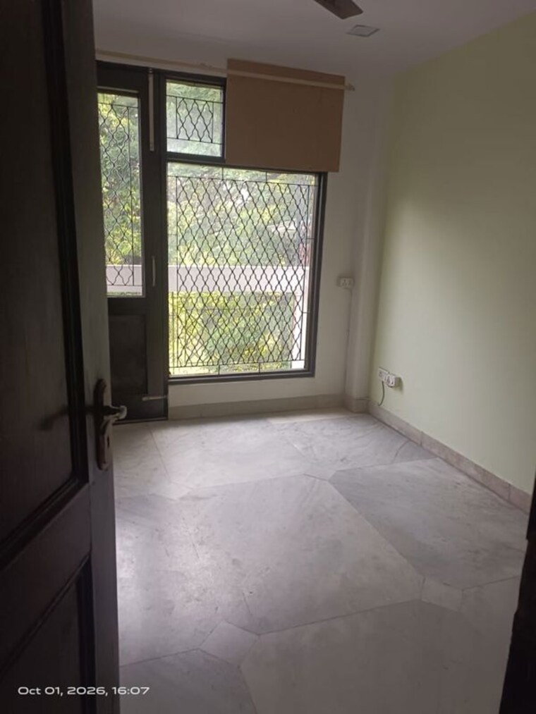Room, sarvapriya vihar 3 Bedroom 200 Sq.Yd. Builder Floor In Sarvapriya Vihar Delhi 10727714