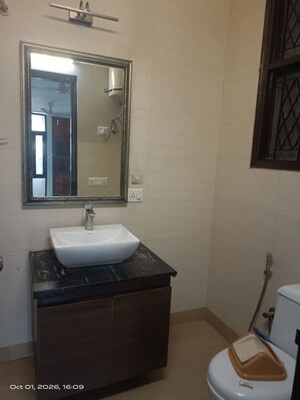 Furnished Amenities in 3 BHK Builder Floor at Sarvapriya Vihar – for Rent