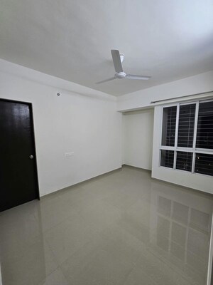 Room in 1 BHK Apartment at Raunak Bliss, Ghodbunder Road – for Rent