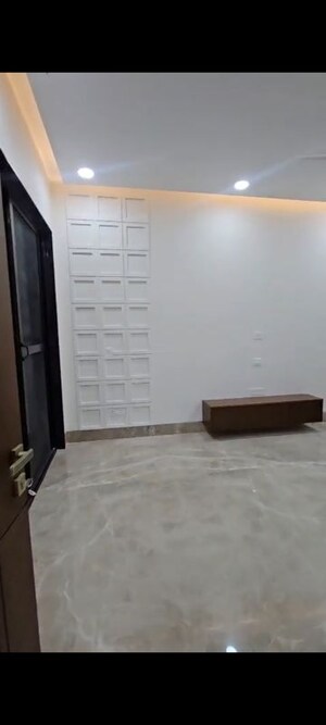 Room in 4 BHK Apartment at Vasant Kunj – for Sale