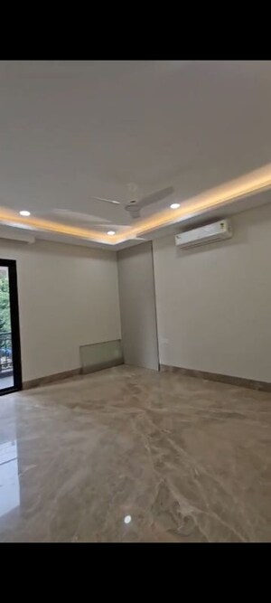 Room in 4 BHK Apartment at Vasant Kunj – for Sale