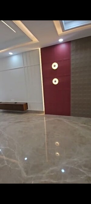 Room in 4 BHK Apartment at Vasant Kunj – for Sale