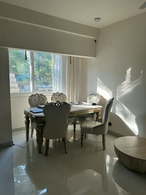 Dining area in 2 BHK Builder Floor at The Retreat Gurgaon, Sector 41 – for Rent