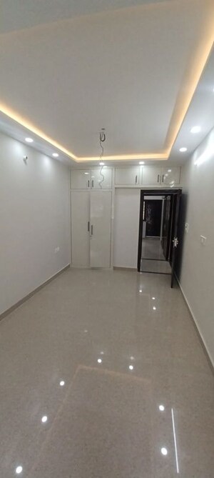 Room in 3 BHK Apartment at Nextra The Address, Mayur Vihar 1 – for Rent