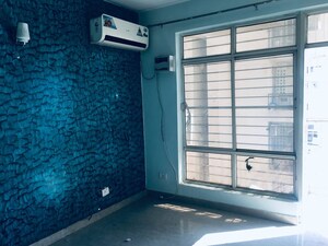 Room in 3 BHK Apartment at Unitech Horizon, Pi Greater Noida – for Rent