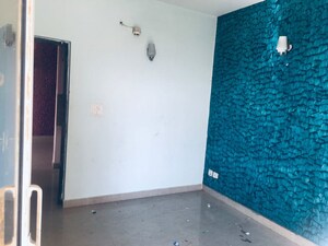 Room in 3 BHK Apartment at Unitech Horizon, Pi Greater Noida – for Rent