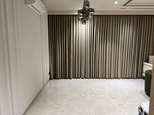 Room in 3 BHK Builder Floor at South City 1 – for Rent