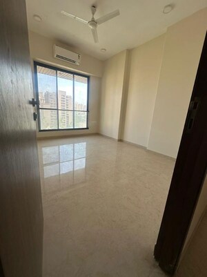 Room in 3 BHK Apartment at Zears Shiv Asthan Heights, Bandra West – for Sale