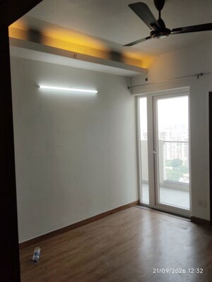 Room in 3 BHK Apartment at Tulip Yellow, Sector 69 – for Rent