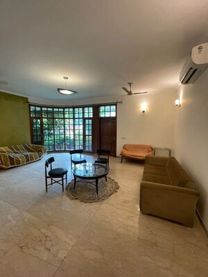 Living Room in 3 BHK Builder Floor at South City 1 – for Rent