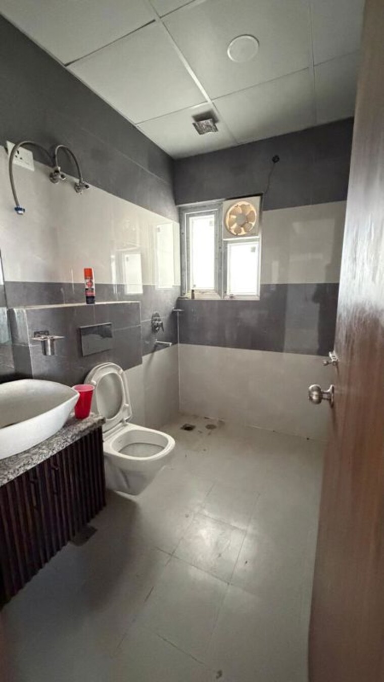 Bathroom, the-saffron-homes 4 Bedroom 2700 Sq.Ft. Builder Floor In Sector 50 Gurgaon 10727839