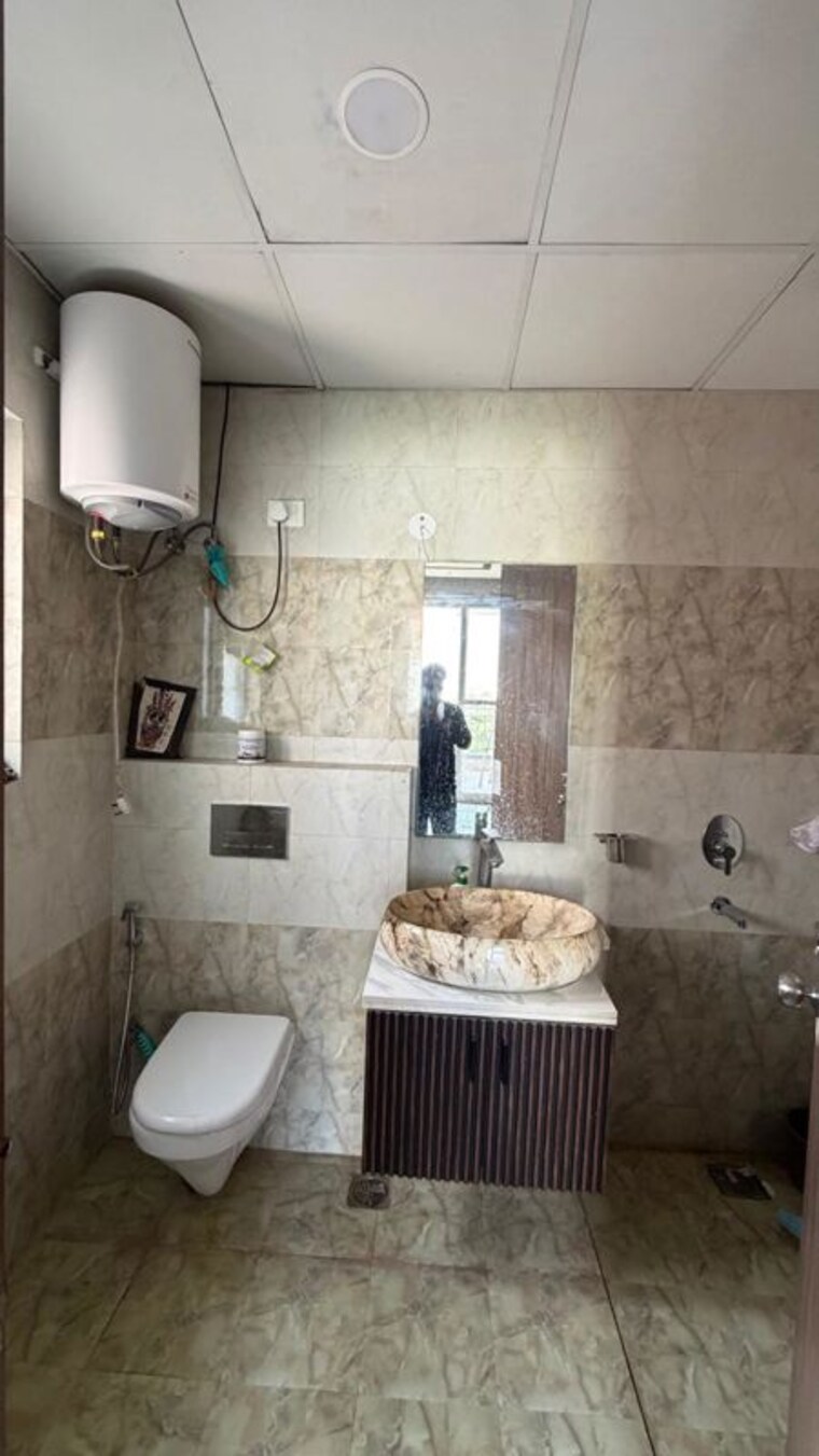Bathroom, the-saffron-homes 4 Bedroom 2700 Sq.Ft. Builder Floor In Sector 50 Gurgaon 10727839