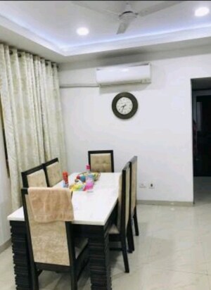 Team Area in 4 BHK Apartment at Parsvnath Planet Plaza, Gomti Nagar – for Rent
