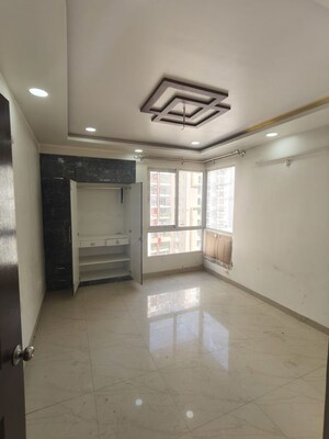 Room in 3.5 BHK Apartment at Rishita Manhattan, Gomti Nagar – for Rent