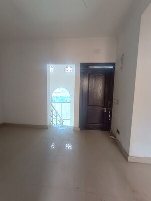 Furnished Amenities in 3.5 BHK Villa at Amrapali Leisure Valley – for Rent