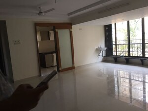 Room in 3 BHK Apartment at Santacruz West – for Rent