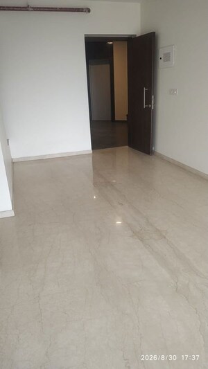 Room in 2 BHK Apartment at Kalpataru Paramount, Kapur Bawdi – for Rent