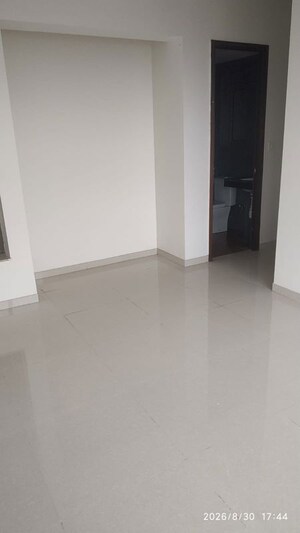 Room in 2 BHK Apartment at Kalpataru Paramount, Kapur Bawdi – for Rent