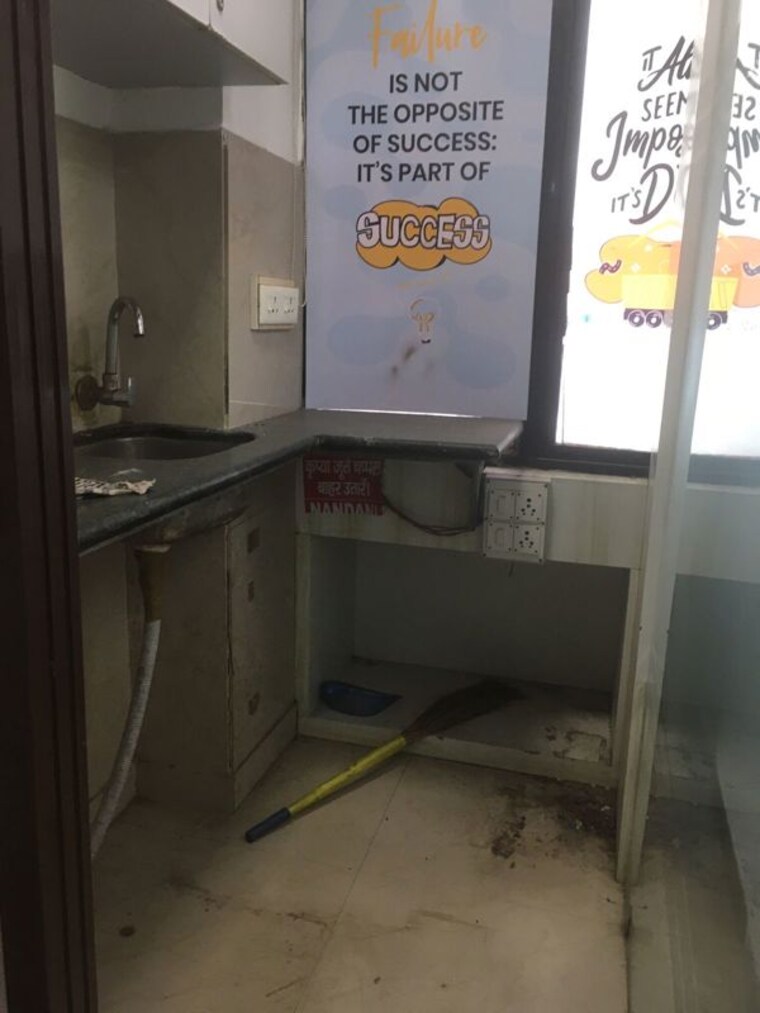 Team Area, netaji subhash place Commercial Office Space 839 Sq.Ft. In Netaji Subhash Place Delhi 10727957