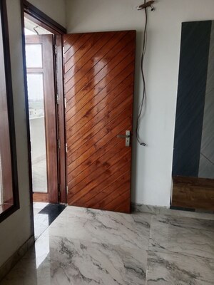 Room in 4 BHK Builder Floor at Baberpur Mandi – for Rent