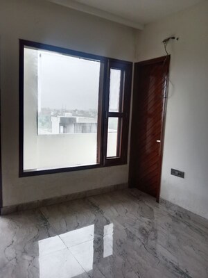 Room in 4 BHK Builder Floor at Baberpur Mandi – for Rent