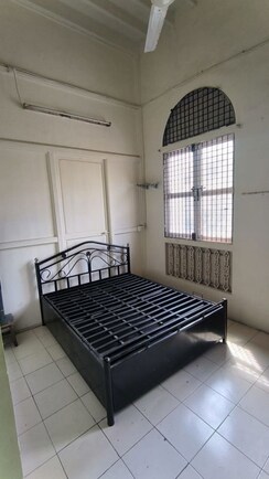 1 BHK +Apartment For Rent in Metro House Colaba