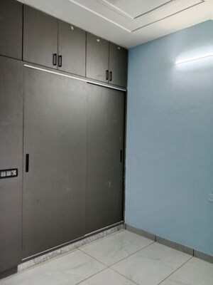 Room in 2.5 BHK Builder Floor at Sector 18 – for Rent