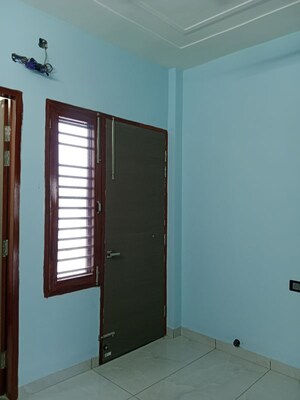 Room in 2.5 BHK Builder Floor at Sector 18 – for Rent