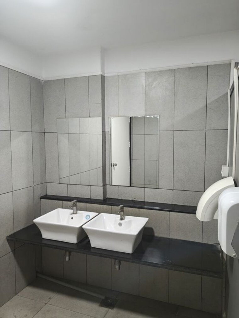 Bathroom, shivajinagar Commercial Office Space 6000 Sq.Ft. In Shivajinagar Pune 10728108