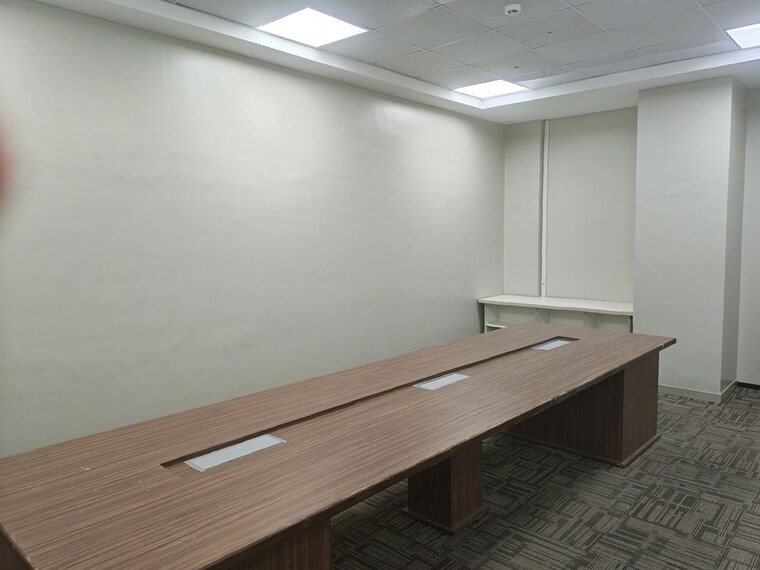 Room, shivajinagar Commercial Office Space 6000 Sq.Ft. In Shivajinagar Pune 10728108