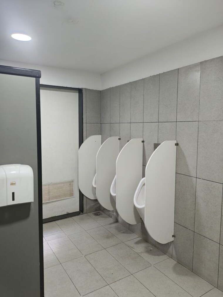 Bathroom, shivajinagar Commercial Office Space 6000 Sq.Ft. In Shivajinagar Pune 10728108