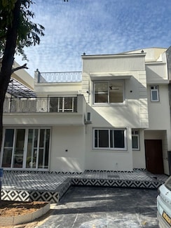 5 BHK +Villa For Rent in Unitech Aspen Greens