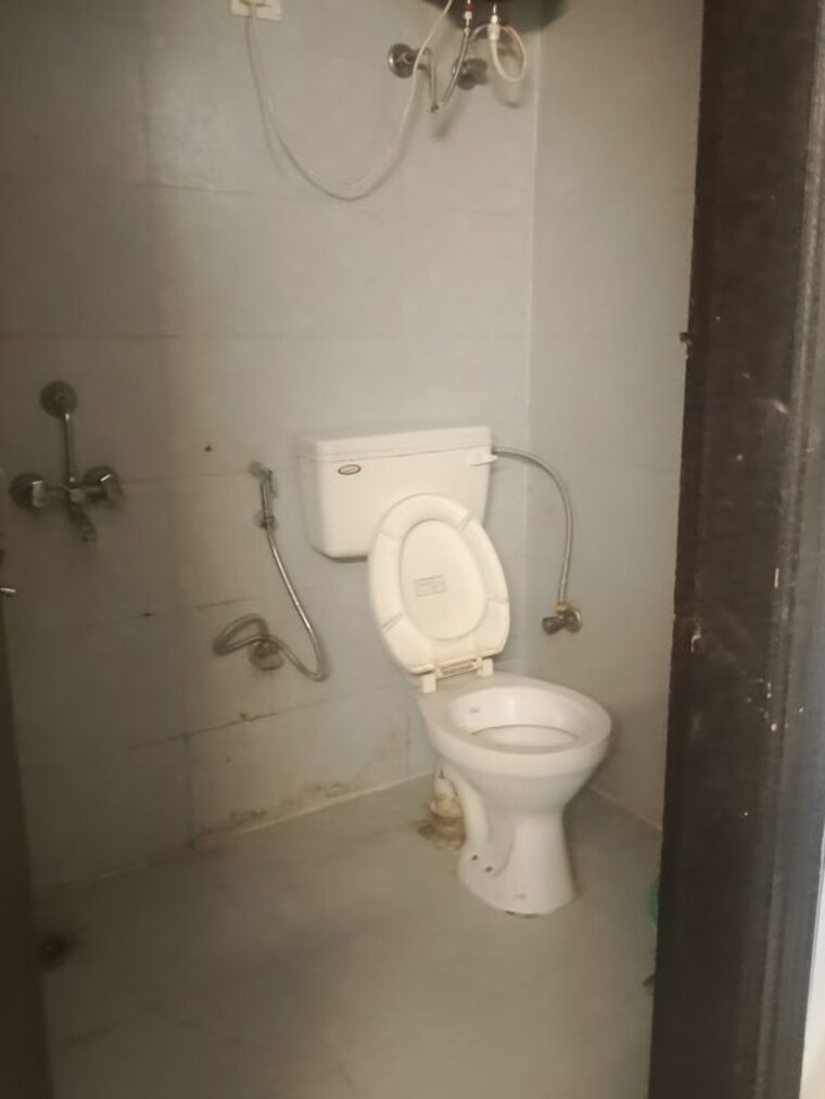 Bathroom, ignou road 1 RK 400 Sq.Ft. Builder Floor In Ignou Road Delhi 10728178