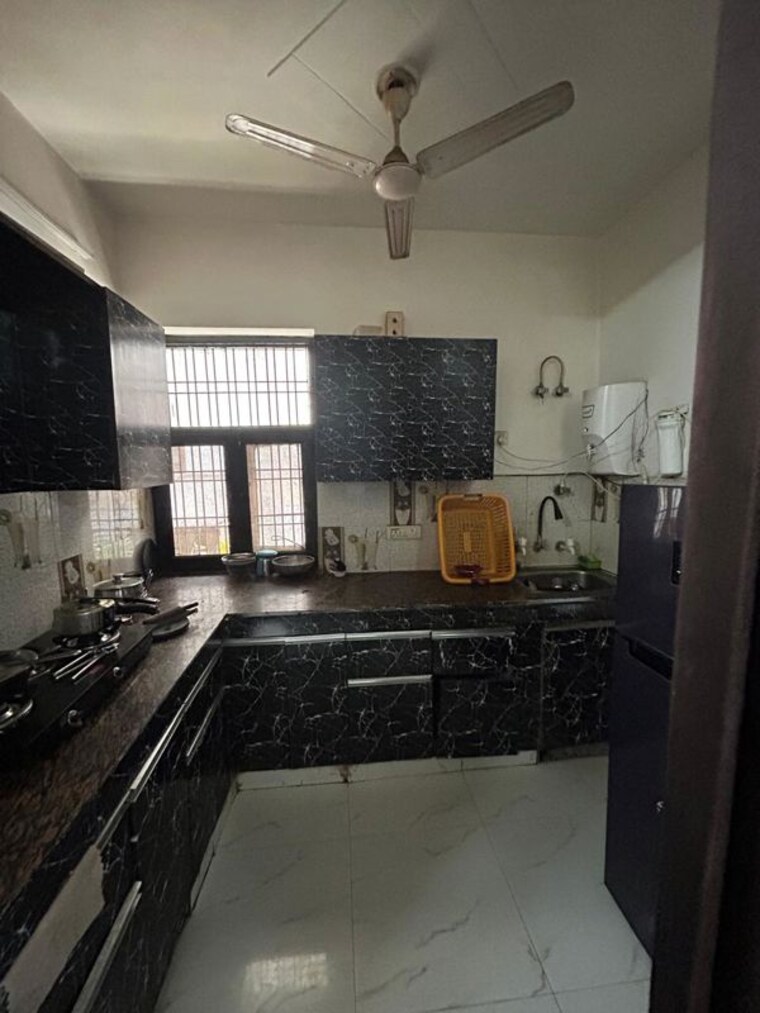 Kitchen, green fields colony 3 Bedroom 260 Sq.Ft. Builder Floor In Green Fields Colony Faridabad 10728209