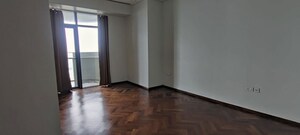 Room in 5 BHK Apartment at Omkar 1973, Worli – for Sale